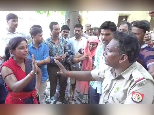 bahraich girl ruckus in city hospital after drinking alchohal bahraich girl ruckus in city hospital after drinking alchohal
