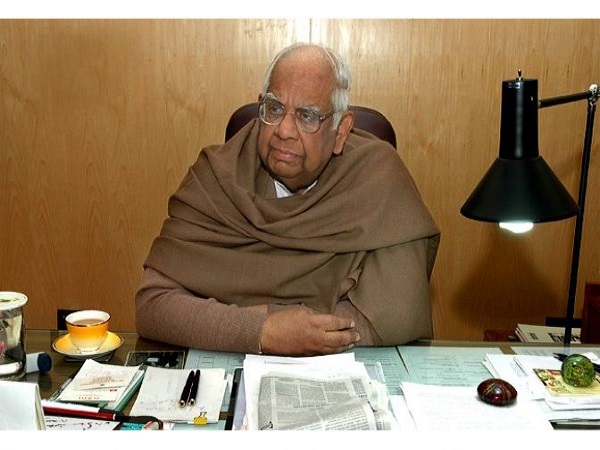 सीपीआई के साथ राजनीतिक करियर की शुरुआत
