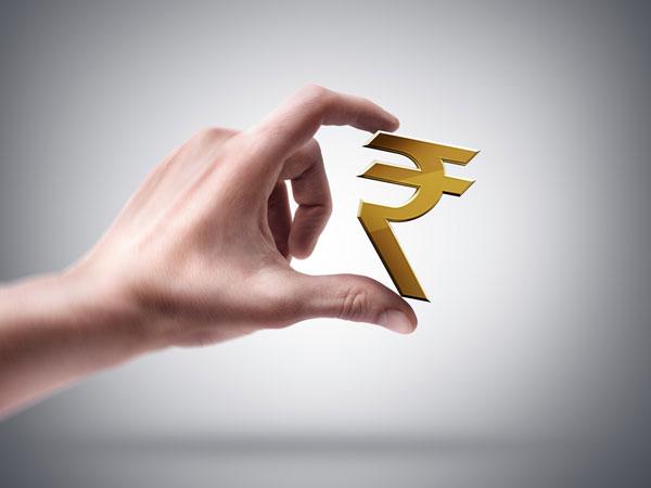 रुपया गिरने से इन सेक्टर को होगा फायदा