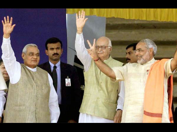 जब अटल जी ने दी मोदी को राजधर्म की सीख