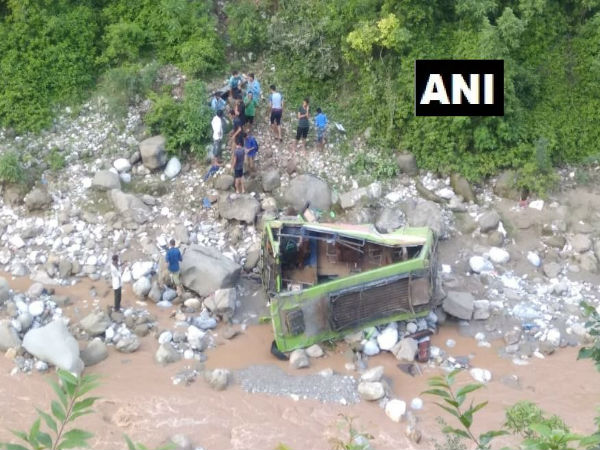 Jammu: One dead, 20 injured after a bus fell into a deep gorge near Jhajjar Kotli in Jammu And Kashmir Jammu: One dead, 20 injured after a bus fell into a deep gorge near Jhajjar Kotli in Jammu And Kashmir