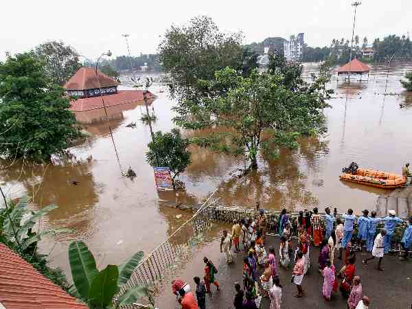 Kerala Floods: Paytm मालिक 10 हजार डोनेट कर हुए ट्रोल Kerala Floods: Paytm मालिक 10 हजार डोनेट कर हुए ट्रोल