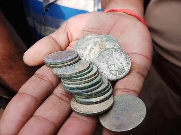पुरातत्व विभाग ने लिया कब्जे में