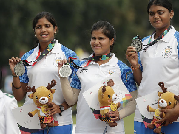 Madhya Pradesh CM Shivraj Singh Chouhan has announced Rs 75 lakh for Asian Games silver medalist Archer Muskan Kirar. Madhya Pradesh CM Shivraj Singh Chouhan has announced Rs 75 lakh for Asian Games silver medalist Archer Muskan Kirar.