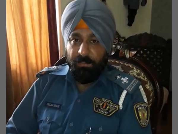 पाकिस्तान: एक मात्र सिख पुलिस ऑफिसर नौकरी से बर्खास्त पाकिस्तान: एक मात्र सिख पुलिस ऑफिसर नौकरी से बर्खास्त