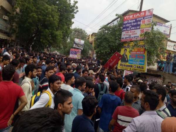दिल्ली:मुखर्जी नगर में लैंड लॉर्ड्स के खिलाफ छात्र सड़कों पर दिल्ली:मुखर्जी नगर में लैंड लॉर्ड्स के खिलाफ छात्र सड़कों पर