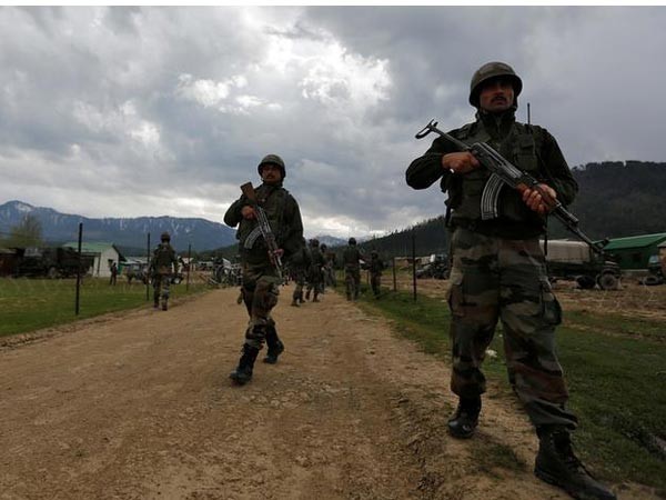पुलवामा में आतंकियों ने इंस्पेक्टर को गोली मारकर की हत्या पुलवामा में आतंकियों ने इंस्पेक्टर को गोली मारकर की हत्या