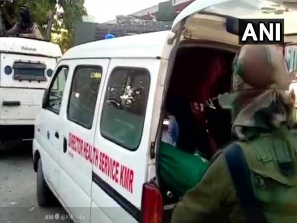 J&K: शोपियां में पुलिस टीम पर आतंकी हमला, 4 जवान शहीद J&K: शोपियां में पुलिस टीम पर आतंकी हमला, 4 जवान शहीद