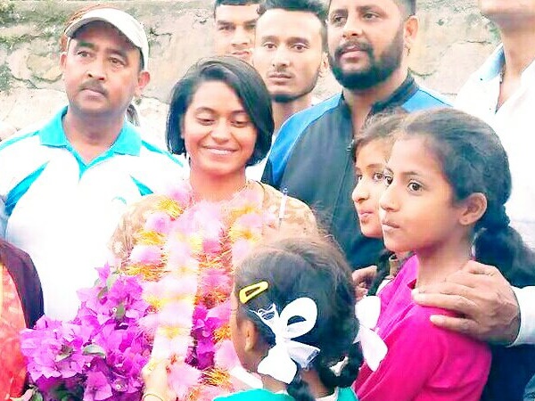 पर्वत से दिखा भारत, नेपाल और चीन
