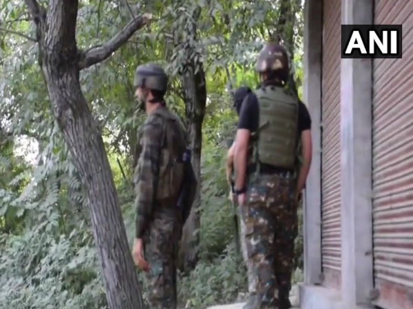 Jammu And Kashmir: Fresh firing has been heard at the site of encounter in Shopians Killora Village. Jammu And Kashmir: Fresh firing has been heard at the site of encounter in Shopians Killora Village.