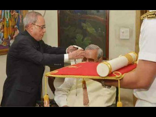 When Atal Bihari Vajpayee was honored with Bharat Ratna at his Home. When Atal Bihari Vajpayee was honored with Bharat Ratna at his Home.