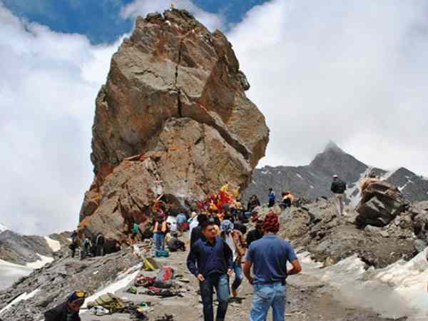 चढ़नी पड़ती है 18570 फीट की ऊंचाई