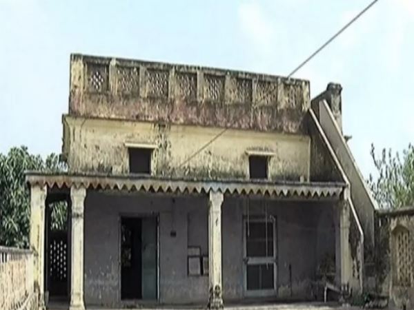 Pakistans new Prime Minister Imran Khans mothers house is in a shambles Pakistans new Prime Minister Imran Khans mothers house is in a shambles