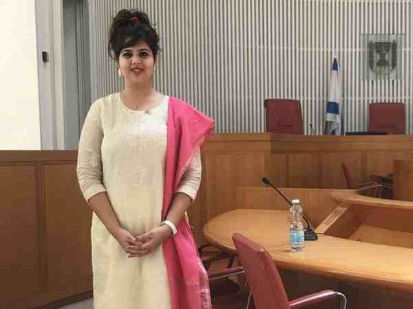 दिल्ली से सटे नोएडा की रहने वाली हैं पंखुड़ी पाठक
