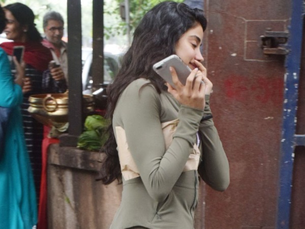 अकेले डॉक्टर से मिलने गई जाह्नवी