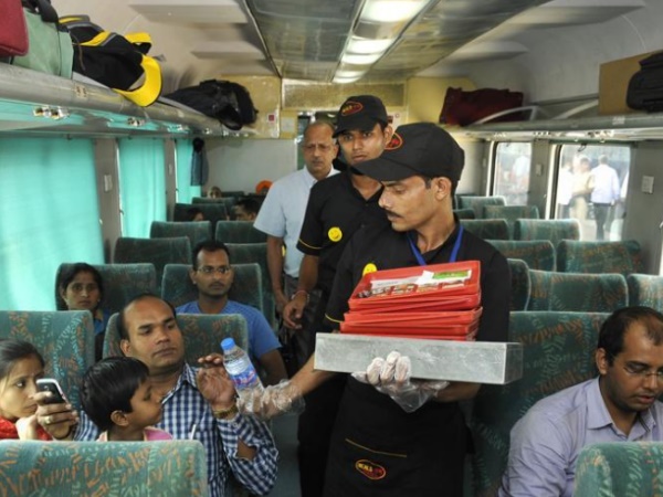प्रीमियम ट्रेनों ने आसान किया सफर