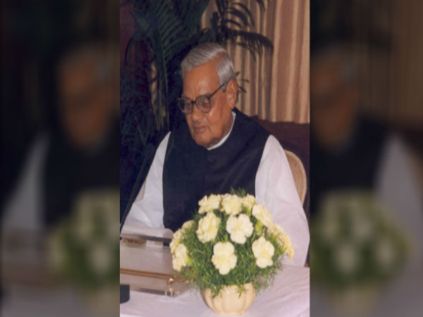यह देश बड़ा अद्भुत है, अनूठा है