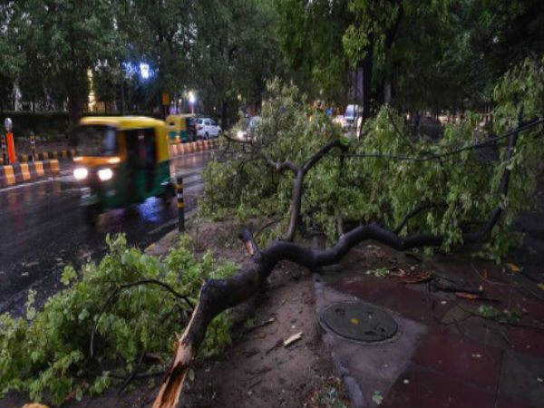 लोगों को सावधान रहने की सलाह