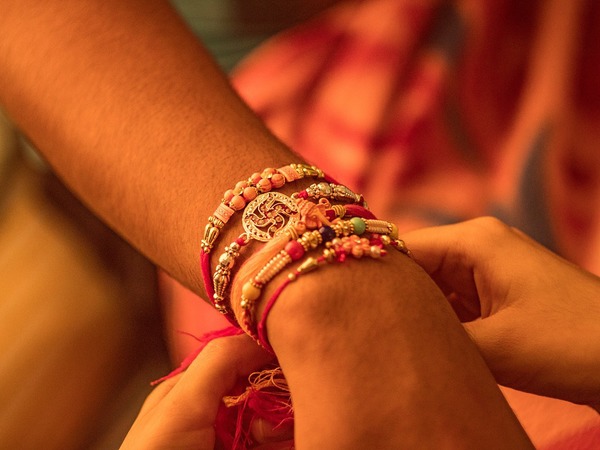 Rakhi Rakhi