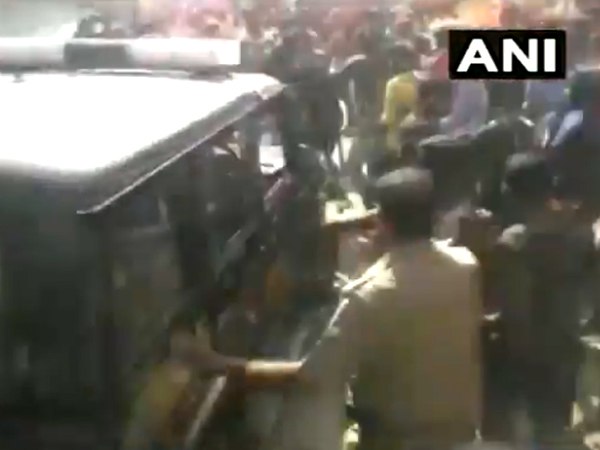 आस्था-भक्ति के नाम पर बेकाबू हुए कांवड़िए, बवाल की 12 PICS आस्था-भक्ति के नाम पर बेकाबू हुए कांवड़िए, बवाल की 12 PICS