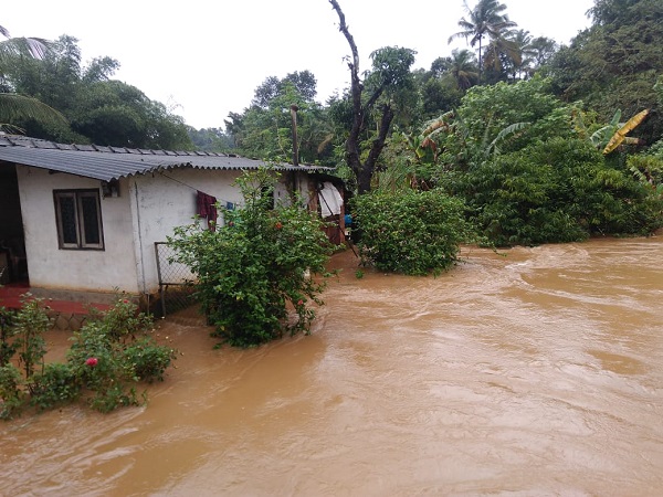 horrific pictures of kerala flood, dead toll has risen to 167 horrific pictures of kerala flood, dead toll has risen to 167