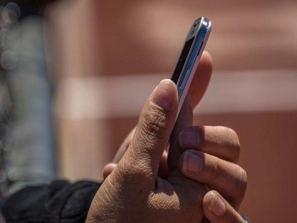 वीडियो कॉल के जरिये अंतिम संस्कार में शामिल हुई बेटी