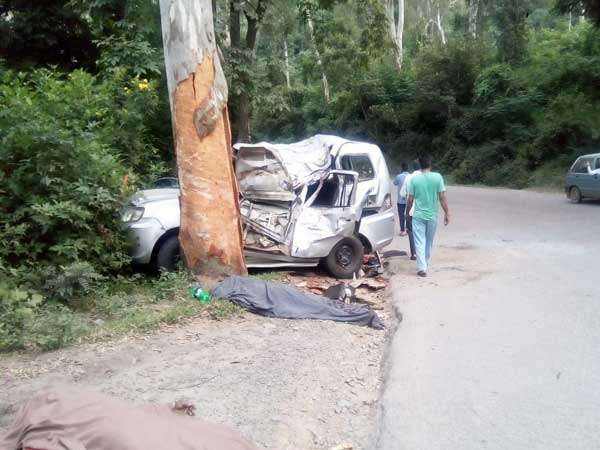 Four devotees of Punjab die in road accident in Himachal Four devotees of Punjab die in road accident in Himachal