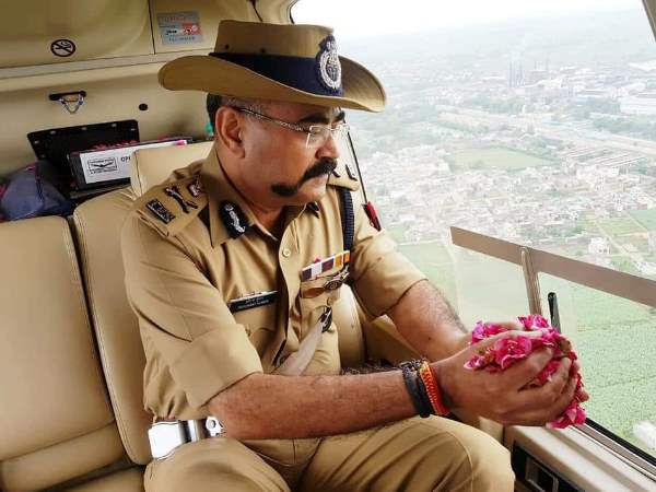 Uttar Pradesh govt spent Rs 14 lakh on chopper showered rose petals on kanwariyas Uttar Pradesh govt spent Rs 14 lakh on chopper showered rose petals on kanwariyas