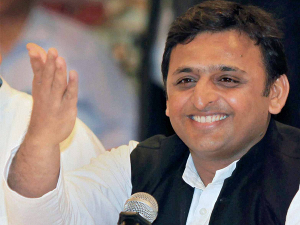 ''राय साहब'' सपा नेताओं को बताते हैं बीजेपी-आरएसएस से लड़ने के तरीके