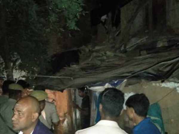 Two children died due to falling roof in Allahabad Two children died due to falling roof in Allahabad