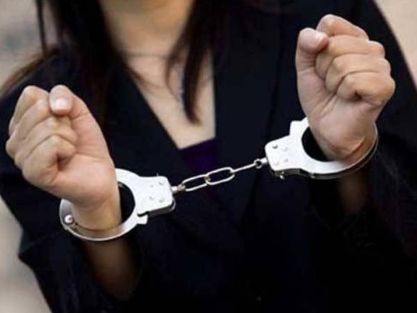 परिवार पर दर्ज है 100 से ज्यादा मुकदमें