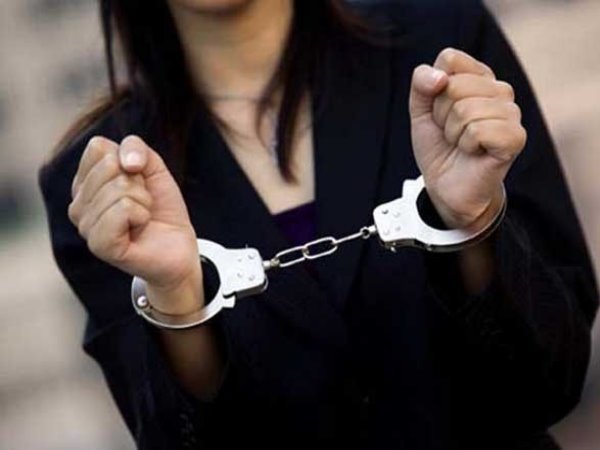 पुलिस ने एल्कोमीटर से उनकी जांच करनी चाही तो भड़क गए