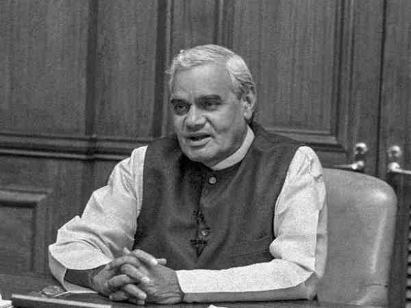 अटल सम्मान में राजनीति विज्ञान में टॉप करने वाले छात्रों को ये खास तोहफा देखा कानपुर विश्वविद्यालय अटल सम्मान में राजनीति विज्ञान में टॉप करने वाले छात्रों को ये खास तोहफा देखा कानपुर विश्वविद्यालय