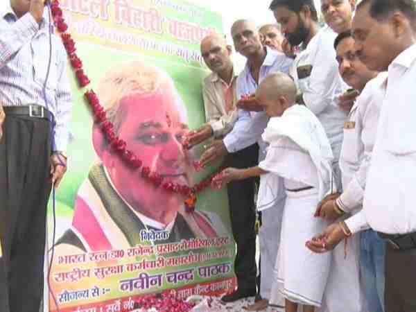 kanpur perform death rituals for atal bihari vajpayee kanpur perform death rituals for atal bihari vajpayee