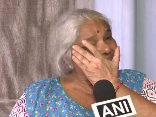 अटल की बात करते हुए रो पड़ी भतीजी, कही ये बात अटल की बात करते हुए रो पड़ी भतीजी, कही ये बात