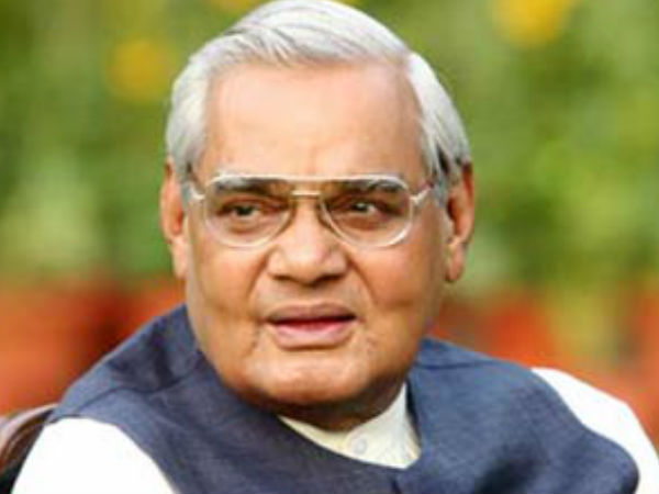 लखनऊ में अटल जी की अस्थि कलश यात्रा शुरु, हर चौराहे पर खड़े रहेंगे योगी सरकार के मंत्री और विधायक लखनऊ में अटल जी की अस्थि कलश यात्रा शुरु, हर चौराहे पर खड़े रहेंगे योगी सरकार के मंत्री और विधायक