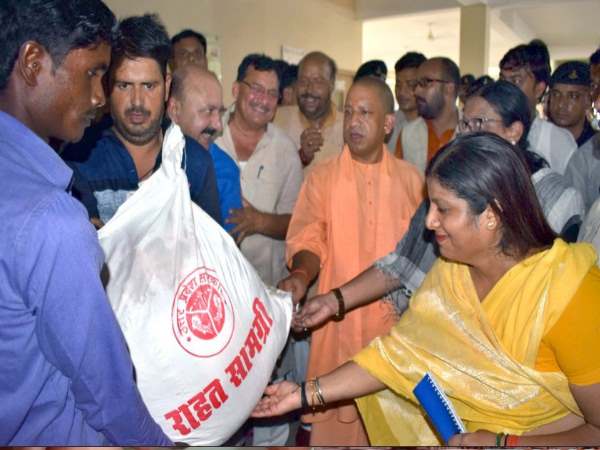 cm yogi distributes rotten food to flood survivor of barabanki cm yogi distributes rotten food to flood survivor of barabanki