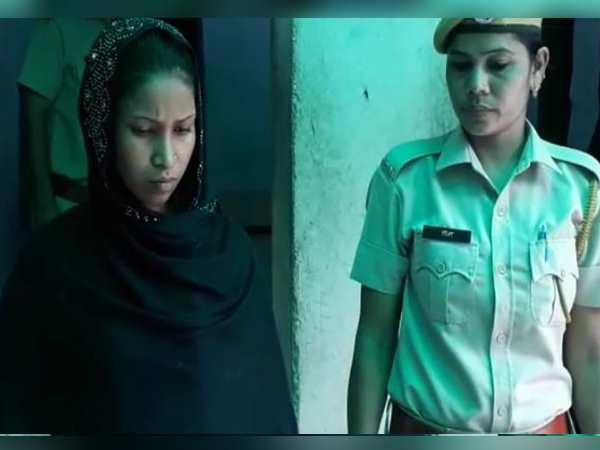 Bangladeshi woman reached India to meet her husband Bangladeshi woman reached India to meet her husband