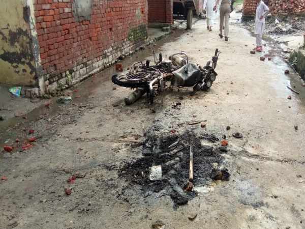 saharanpur two groups fight with each other due to open sacrifice of animal saharanpur two groups fight with each other due to open sacrifice of animal