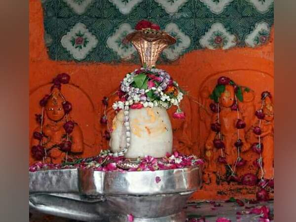 sawan special know alla about chumbak mahadev mandir situated in allahabad sawan special know alla about chumbak mahadev mandir situated in allahabad