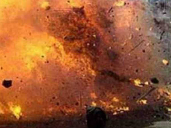 आंध्र प्रदेश के कुर्नूल में ब्लास्ट, 10 की मौत, कई घायल आंध्र प्रदेश के कुर्नूल में ब्लास्ट, 10 की मौत, कई घायल
