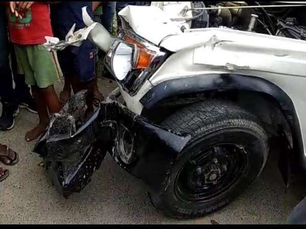 4 students injured due to accident in varanasi 4 students injured due to accident in varanasi