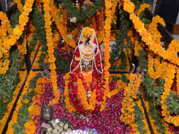 baba budhenath mandir situated in mirzapur know all about of this on special day of sawan baba budhenath mandir situated in mirzapur know all about of this on special day of sawan