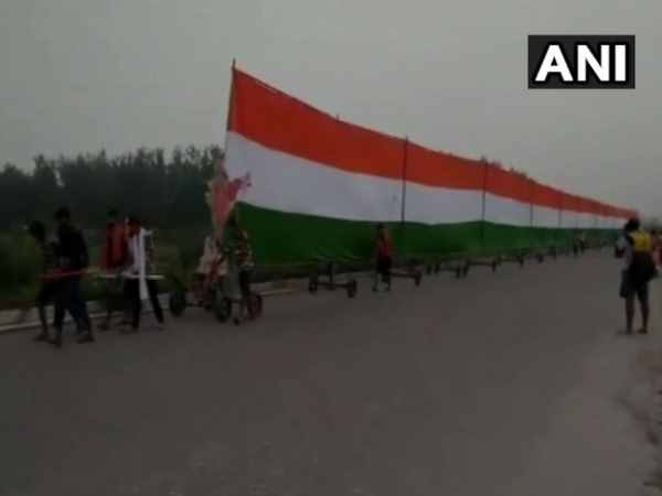 361 feet long tricolor in Muzaffarnagar 361 feet long tricolor in Muzaffarnagar