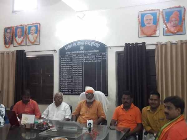 bjp leader pay floral tributes to pm modi in bulandshahr bjp leader pay floral tributes to pm modi in bulandshahr