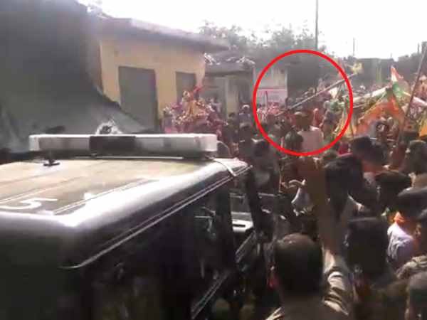 आस्था-भक्ति के नाम पर बेकाबू हुए कांवड़िए, देखिए बवाल की 12 तस्वीरें आस्था-भक्ति के नाम पर बेकाबू हुए कांवड़िए, देखिए बवाल की 12 तस्वीरें