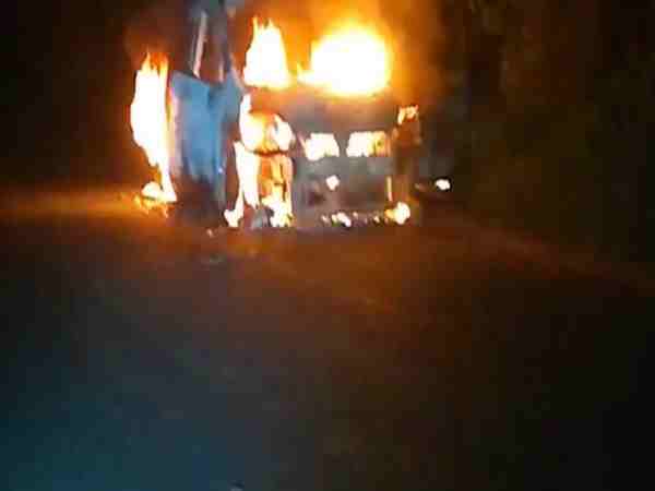 car catch fire on road car catch fire on road