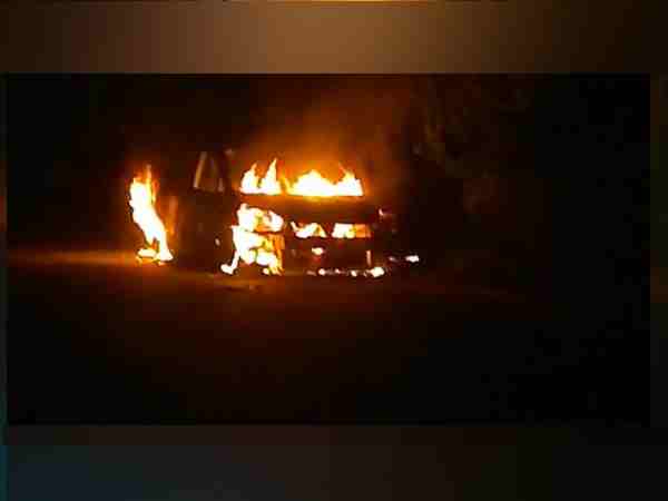 car catch fire on road car catch fire on road