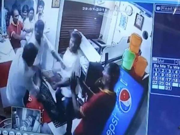 VIDEO denied free biryani dmk leader asault restaurant staff VIDEO denied free biryani dmk leader asault restaurant staff