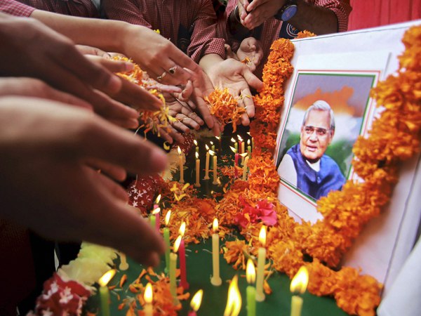 photos: tribute to former prime minister of india atal bihari vajpayee photos: tribute to former prime minister of india atal bihari vajpayee